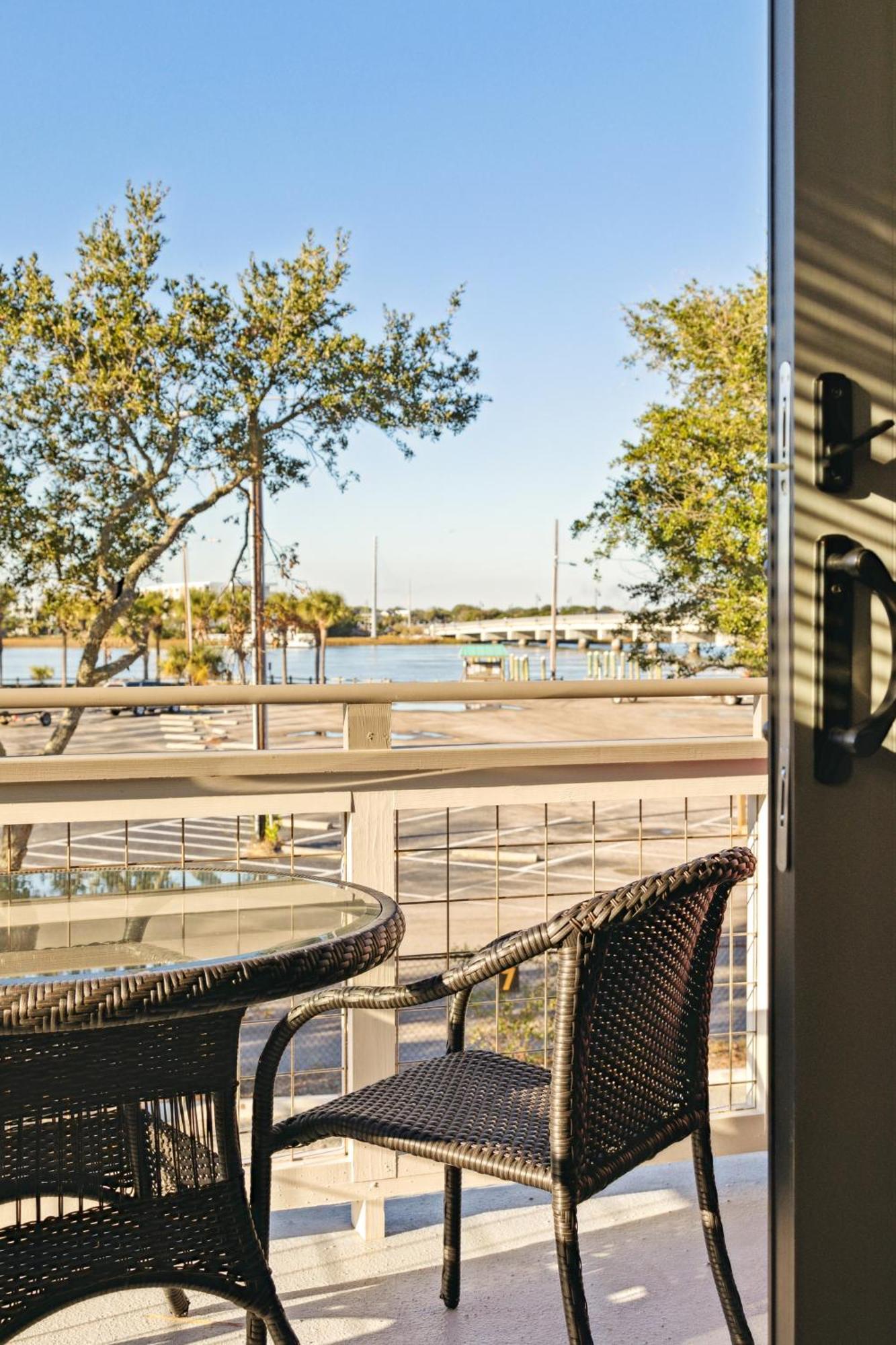 Hotel Folly With Marsh And Sunset Views Folly Beach Exterior photo